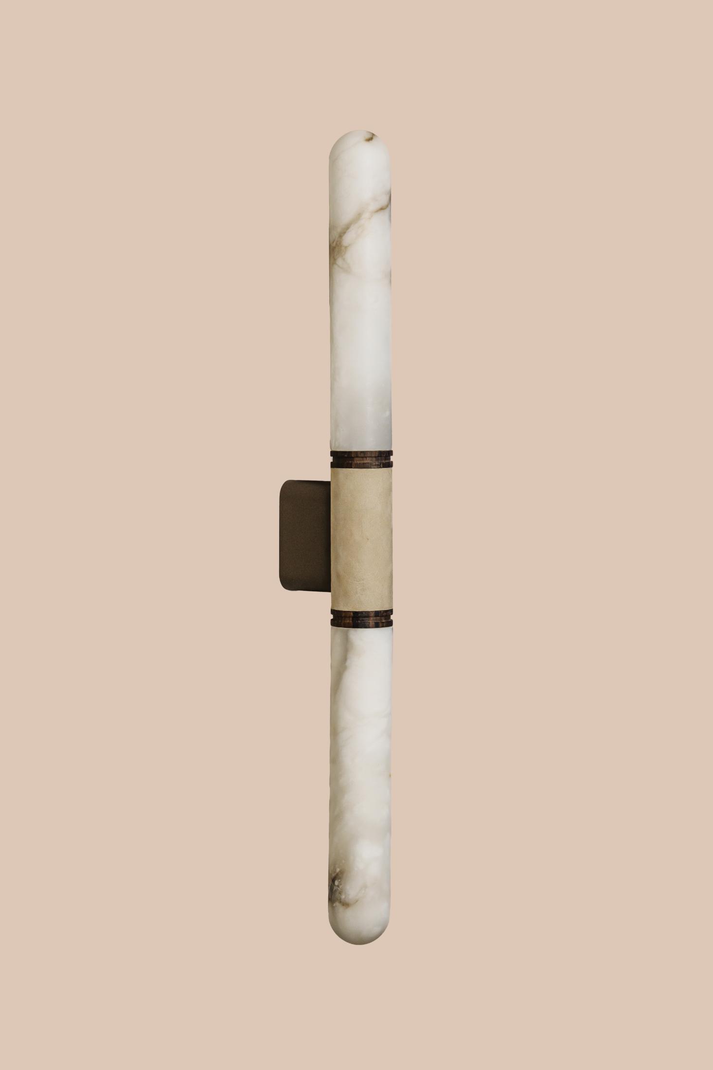 Albast wandlamp NILA met suede leer